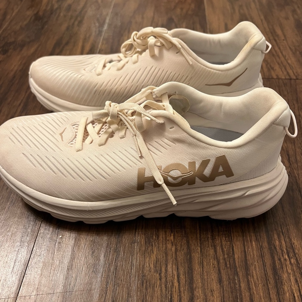 Hoka rincon 3 women 8.5 
Cream and gold